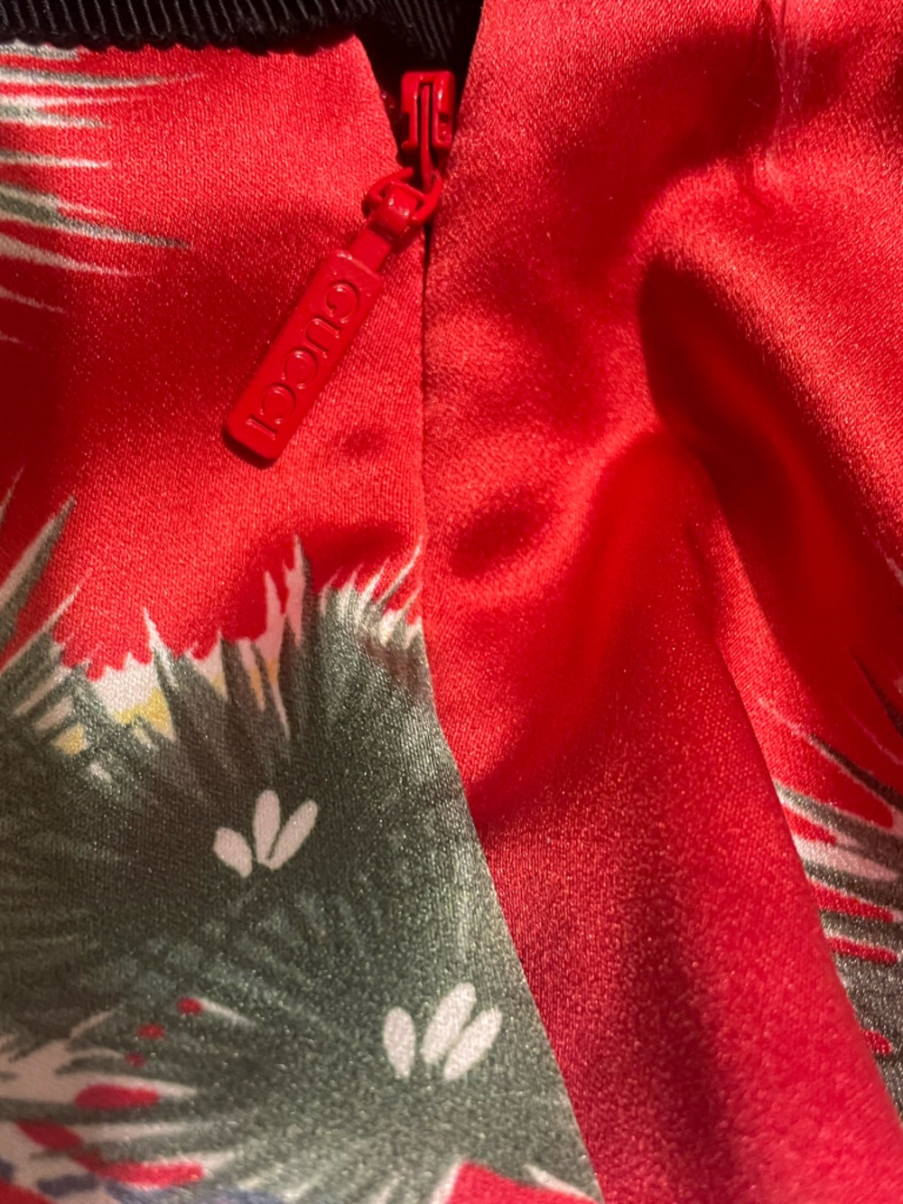 Gucci Silk Crane Print Pleated Skirt Red Statement Luxury Italy Size 40 small - Picture 9 of 9